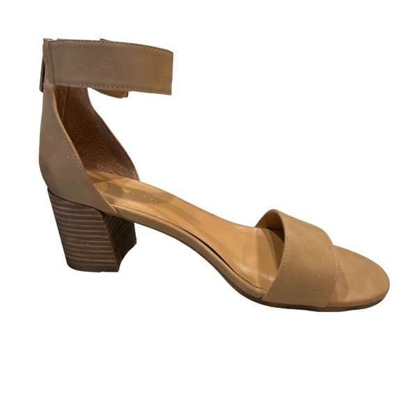 Tommy Hilfiger Caralee Tan Heeled Ankle Strap Open Toe Sandals Size 9M - Picture 2 of 14